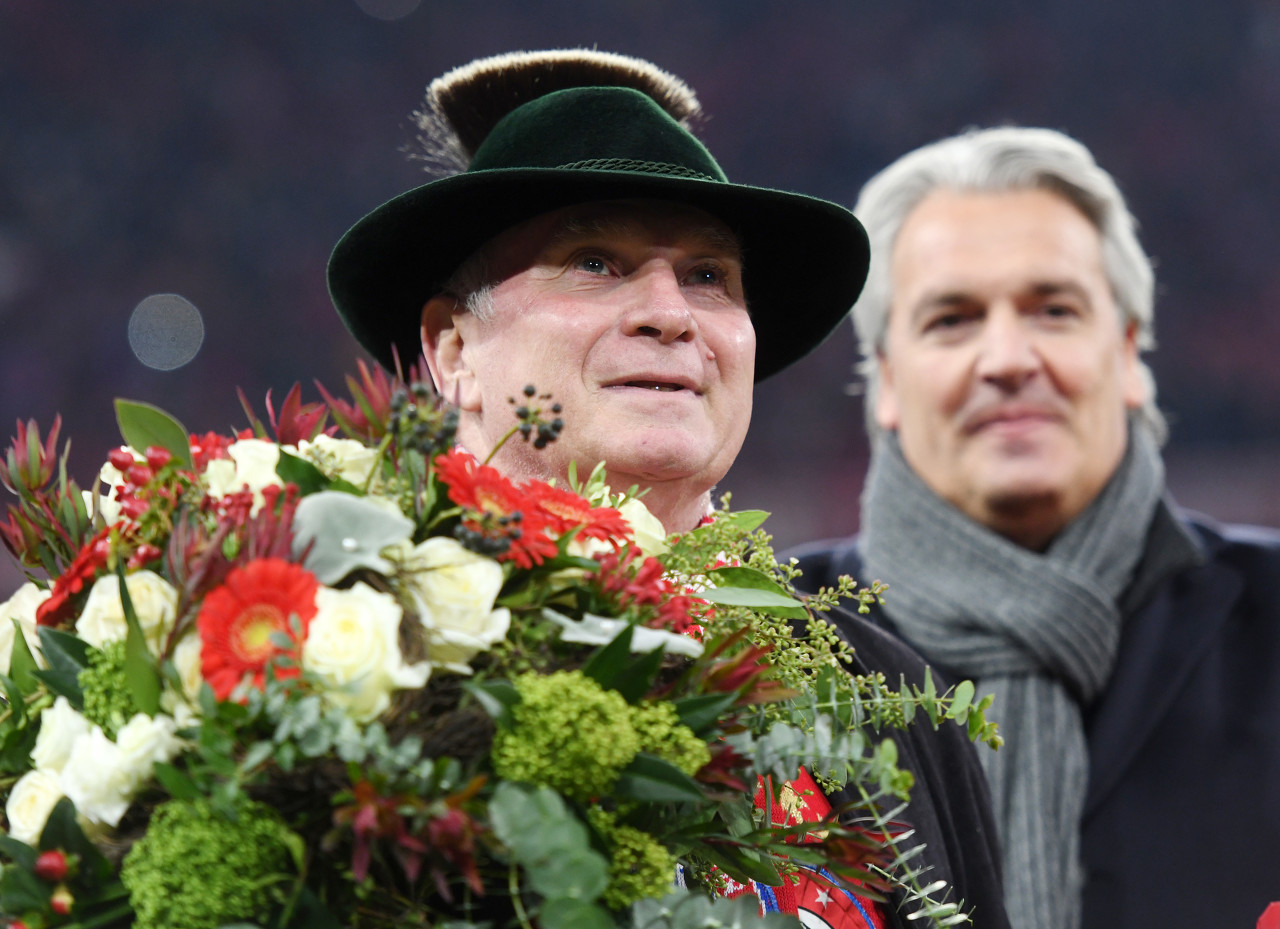 名誉主席赫, 并且他经常 名誉主席赫, 并且他经常